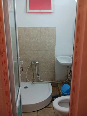 Inchiriez garsonieră. 