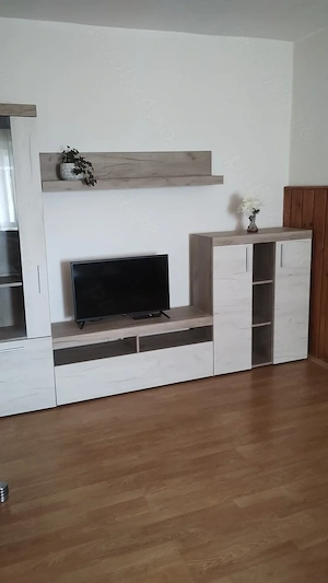 Închiriez apartament 