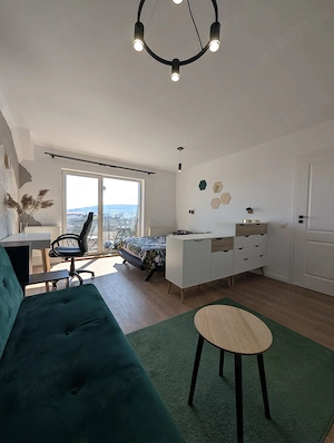 Apartament cu o camera si parcare, prima inchiriere, zona Primariei Floresti