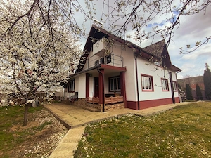 Vila sau casa de vacanță in Malu cu Flori - imagine 2