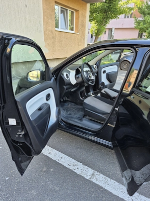 Vand Renault Twingo 3 cu 4 usi, 1.0 benzina, 70CP, AC - imagine 3