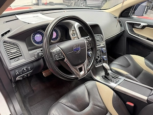 Volvo XC60 2.4 AWD - imagine 12
