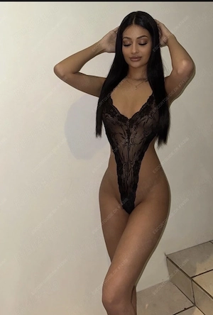 Bună numele meu este Diana !! Am 23 ani 1,60slim !!!