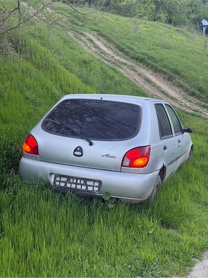 Renault clio 2004 1.4 benzina, Ford Fiesta 1.25 benzina pentru dezmembrat  - imagine 4