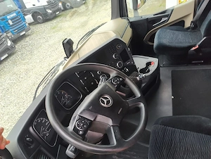 Vand Mercedes Actros  1842