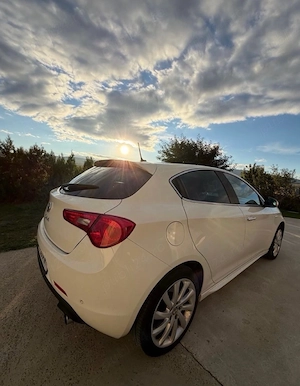 Alfa Romeo Giulietta 2012 - imagine 2