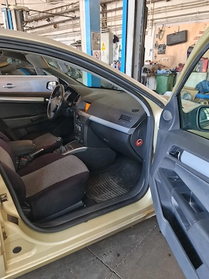 Opel Astra H 1.6 benzină  - imagine 9