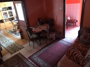 Apartament spațios cu potențial excelent   61 mp, zonă cu multiple facilități - imagine 2