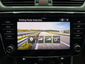 Skoda Superb 1.4 TSI Plug-In Hybrid - imagine 18