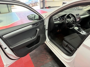 Skoda Superb 1.4 TSI Plug-In Hybrid - imagine 9