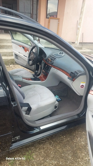 vînd mercedes E220 