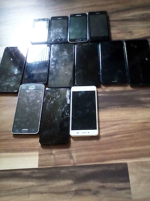 vand telefoane pentru piese