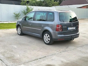 VW Touran automată DSG Motor 2.0 diesel TDI 140 CP  - imagine 5