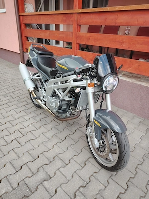 Hyosung Gt650 Naked,cu doar 9600km! - imagine 3