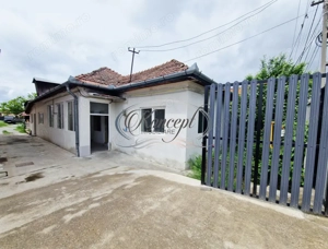Casa individuala pentru birouri cu 10 locuri de parcare