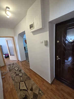 De vânzare apartament 3 camere zona Lunca, Reșița - imagine 2