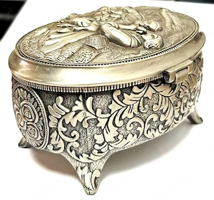 casetă de bijuterii vintage din metal argintat Meiji 1890