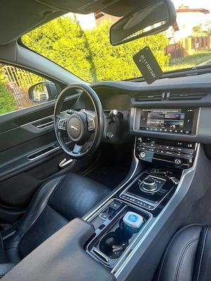 Vind JAGUAR XF 2017 2.0 l diesel automata.Pret 12900 EURO. - imagine 5