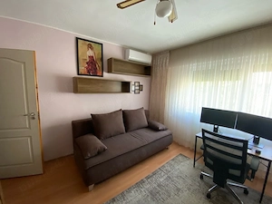 Persoana fizică vând Garsoniera tip D zona Rogerius - imagine 3