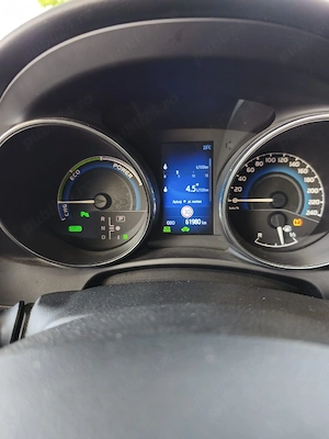 Vand Toyota Auris Hibrid.