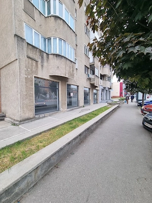 Ofer pentru închiriere spații comerciale  - imagine 2