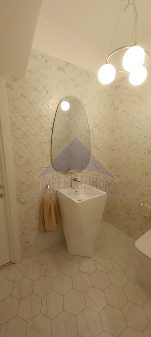 Vila spatioasa, 6 camere, 5 bai, ideala pentru doua familii inrudite, intrari separate - imagine 3