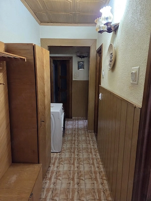 Vand apartament 2 camere cu garaj