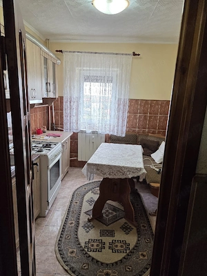 Vand apartament 2 camere cu garaj - imagine 3