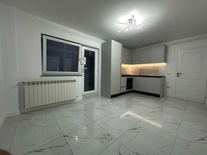 Apartament 3 camere, balcon, etaj 2, 380 EUR