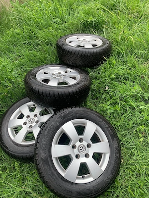 Jante aliaj si cauciucuri iarna 195/65R15 pentru golf 5 skoda 2 touran 5x112