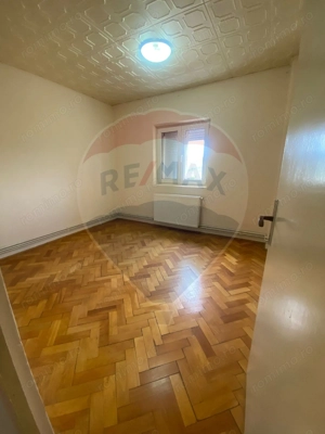 Apartament cu 3 camere de vânzare în zona apreciata - imagine 9
