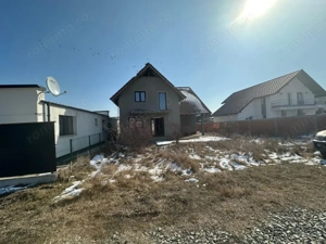 Casa de vanzare la rosu , zona Aeroport 