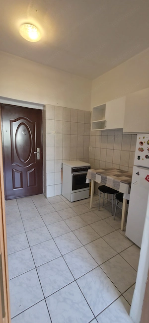 200 euro!!!Garsoniera Et 3 Zona Buziasului - imagine 4