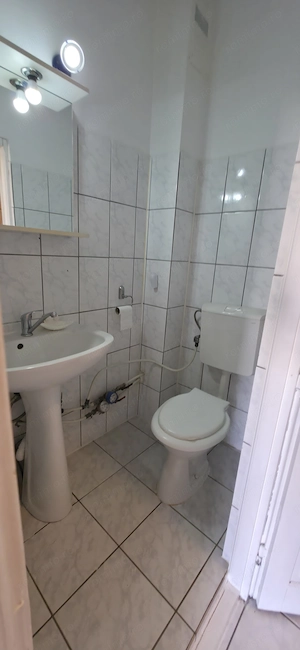 200 euro!!!Garsoniera Et 3 Zona Buziasului - imagine 5