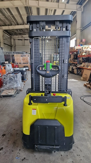 Stivuitor Pietonal de 1600 kg,Catarg de 5 metri si Platforma Rabatabila - imagine 2