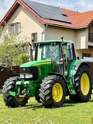 John Deere 6820