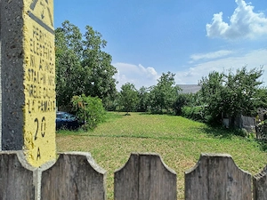 Teren intravilan de vanzare 