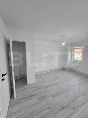 La pas de centrul vechi | Apartament renovat - imagine 2