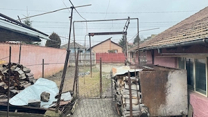 Vand casa batraneasca(locuibila) - sat Potoceni , com Maracineni - Buzau - imagine 3