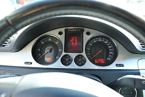 VW  Passat 2.0 din 25.11.2005  ,cu 42.400 Km la bord - imagine 7