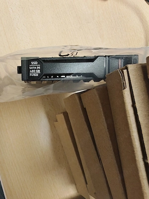 SSD HPE 480GB SATA 6G Read Intensive SFF (2.5in)  P40497-B21 - imagine 2