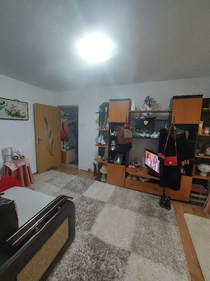 Persoana fizica vand apartament cu 2 camere - imagine 2