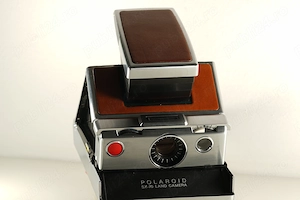 Polaroid SX-70 Modificat cu Bluetooth si film I-type cu frog tongue deja instalat