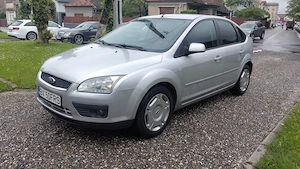 FORD FOCUS 1.6 benzina, 101 cp, 2006, euro 4, GPL,hatchback 5 usi, KEYLESS GO-ENTRY