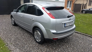 FORD FOCUS 1.6 benzina, 101 cp, 2006, euro 4, GPL,hatchback 5 usi, KEYLESS GO-ENTRY - imagine 5