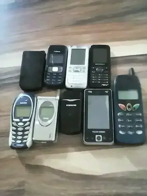 vand telefone penru piese