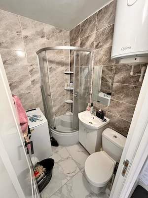 Camera de camin cu baie proprie,etaj 2,zona Bularga  - imagine 6
