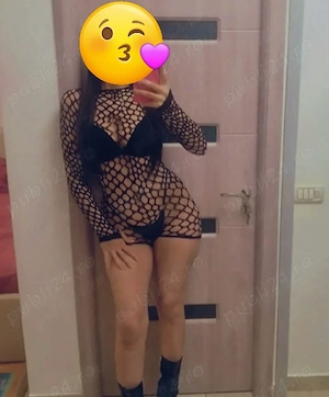Bruneta sânii mari 