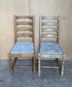 Set 2 Scaune Vintage din Lemn cu sezut tapitat; Scaun solid