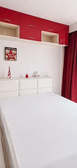 Ofer spre vanzare mobilier complet pentru dormitor, nou, neutilizat.